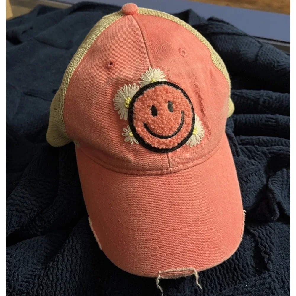 pink trucker-style baseball hat Sherpa smiley daisy flowers‎